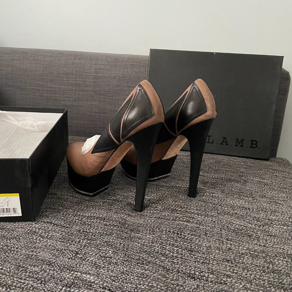 L.A.M.B. Dolores Taupe Geometric Platform Heels, BNIB - Picture 4 of 8